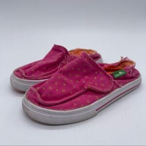 Sanuk SlipOn Shoes, Girls size 10. In excellent used condition!
